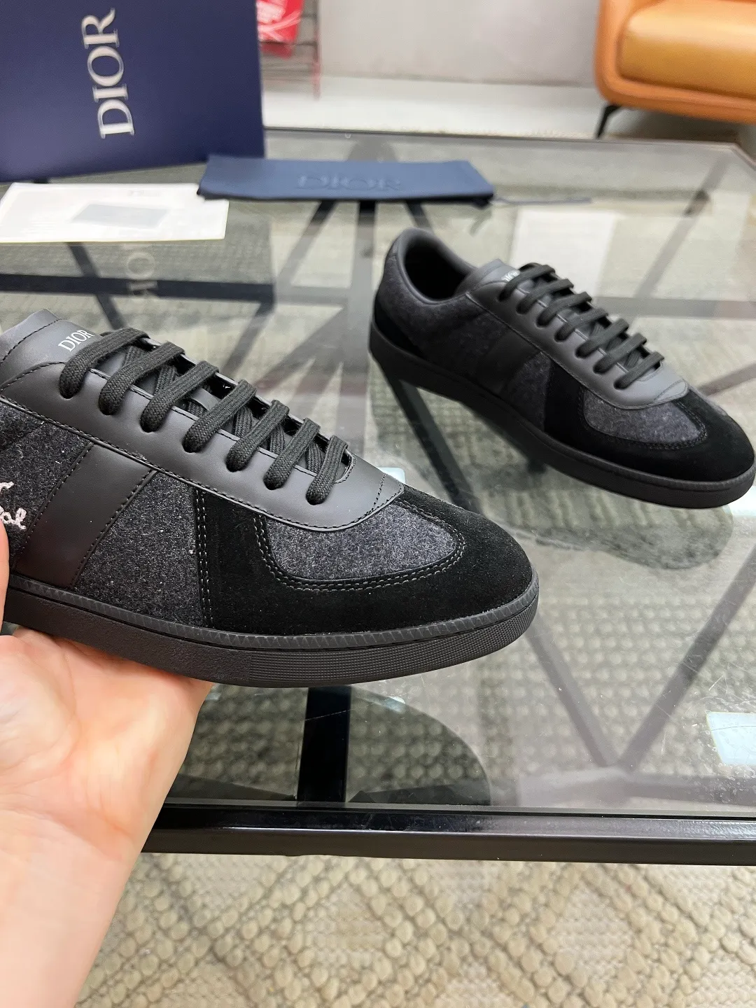 Men's Men's Shoes 💰420【New Style】🍿🍿𝐃𝐢𝐨* — Dior. Dior's new casual sneakers define your fashionable pace. They boldly use innovative technological fabrics to create a futuristic silhouette. The light and breathable mesh material, combined with the unique texture coating process, presents a refreshing visual effect, as if it is a fashion item from the future world. Whether paired with casual outfits or mixed with formal looks, the Dio* D-Sketch sneakers are effortless and add a touch of futuristic style to your overall look. From the streets to the catwalk, it is your indispensable fashion tool. The upper is made of high-tech mesh material, which is light and breathable and fits your feet like a second skin, keeping you dry and comfortable even in the hot summer. The delicate mesh structure gives the shoes a unique visual effect and displays a futuristic aesthetic. Code number: 39-44 (38, 45 customized)